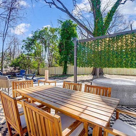 Cozy House W Hot Tub & Big Yard Charlotte Bagian luar foto