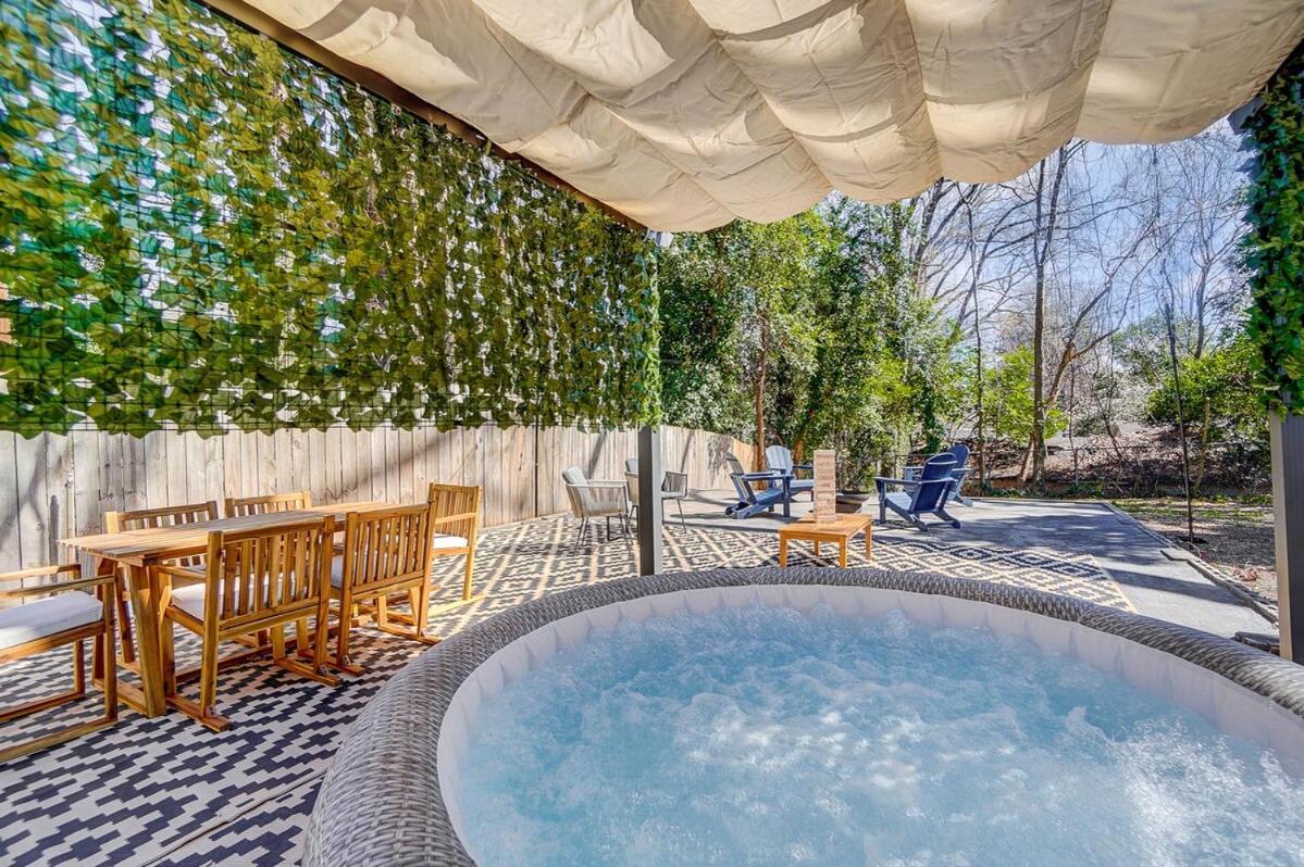 Cozy House W Hot Tub & Big Yard Charlotte Bagian luar foto