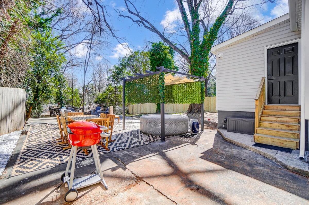 Cozy House W Hot Tub & Big Yard Charlotte Bagian luar foto